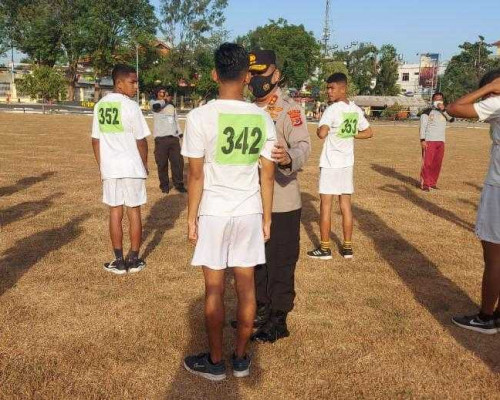 Kapolda NTT Pantau Langsung Uji Kemampuan Jasmani Calon Anggota Polri