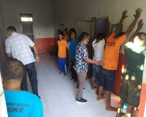 Karutan Maumere Geledah Warga Binaan 