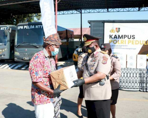 Mabes Polri Sumbang Sembako untuk Warga Kota Kupang 