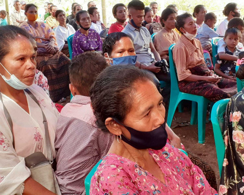 Warga dan Simpatisan Urunan Bangun SMPS di Lio Timur