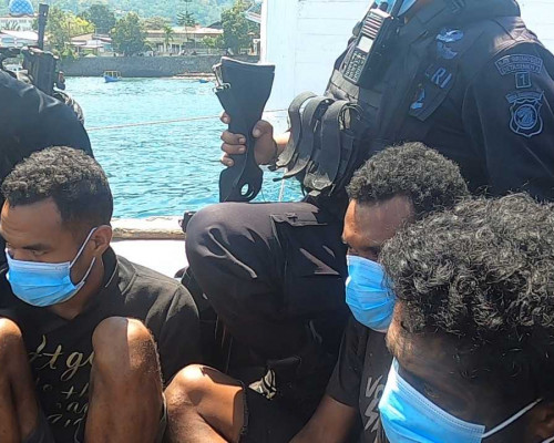 Kapolres Alor 'Dinas' di Desa Kejar Pelaku Pengrusakan Ambulance 