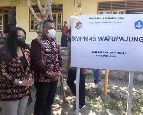 Bupati Sikka Ubah Dua SMP Swasta jadi SMP Negeri