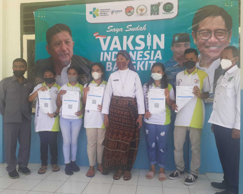 PKB Sikka Bantu Vaksin Siswa SMAK Baktyarsa
