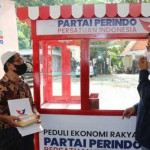 Perindo Bagikan Gerobak dan Modal Usaha