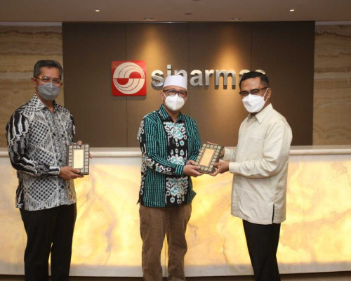 Sambut Ramadan, Eka Hospital Wakafkan Ribuan Alquran