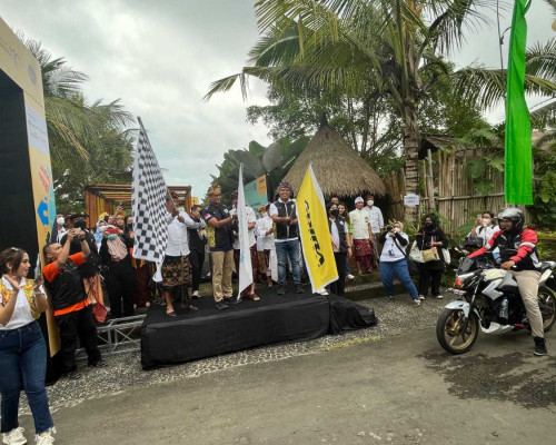 Adira Finance Ajak Komunitas Motor ke Desa Wisata Ramah Berkendara