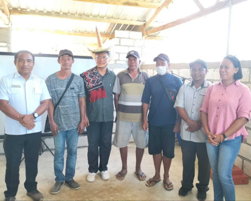 Dosen FKKH Undana Latih Peternak Olah Pakan