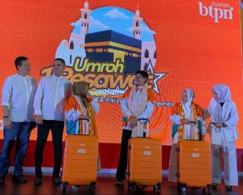 Program Umroh Satu Pesawat BTPN Syariah