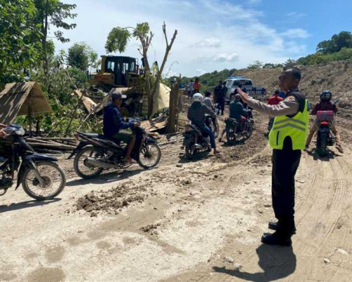 Polres Kupang Perlancar Arus Jalan di Takari