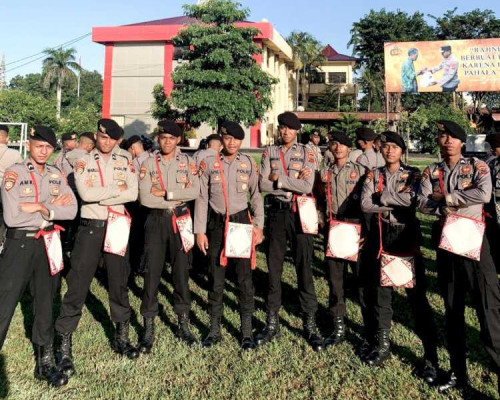 Kapolda NTT Perintahkan Anggota Gunakan Motif Khas NTT