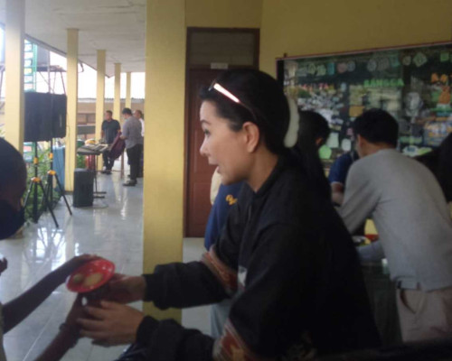Ketua Dekranasda NTT Apresiasi Kepsek SMAN 6