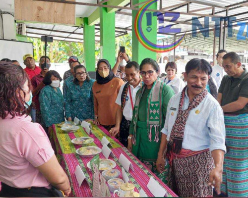 Bunda Julie-Pemkot Beri PMT untuk Anak dan Ibu Kurang Gizi