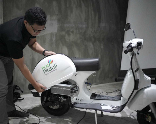 PLN Gelar Latihan Konversi Motor BBM Jadi Motor Listrik