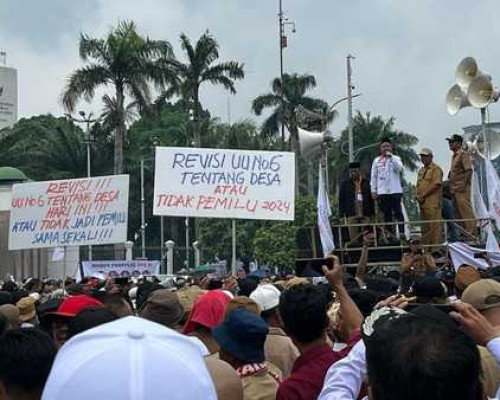 Apdesi Demo Tuntut Revisi UU Desa Segera Disahkan