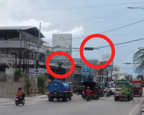 Trafic Light Mati Dua Bulan, Jalan Pulau Indah Kupang Semrawut