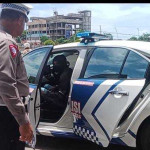 Aksi Personel Ditlantas Polda NTT Tolong Orang Sakit Saat Operasi Turangga