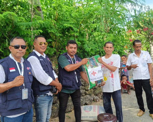 PMI Kota Kupang Bantu Korban Bencana Longsor