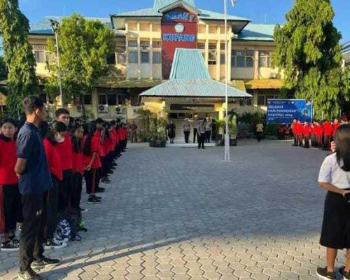 Polresta Kupang Kota Sosialisasi  Safety Riding Kepada Siswa SMA