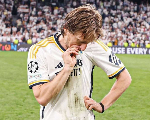 Luka Modric, Antara Bertahan dan Pergi