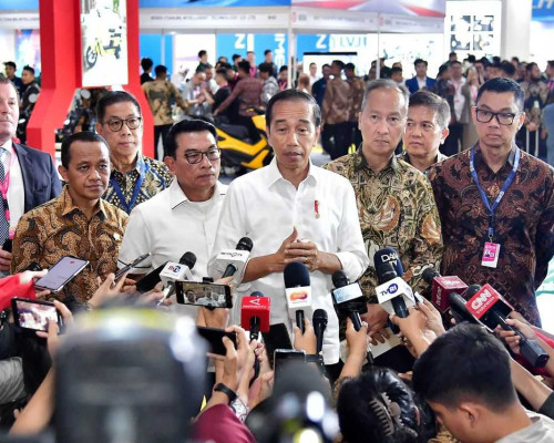 Jokowi Pastikan Pabrik Industri Baterai Segera Berproduks