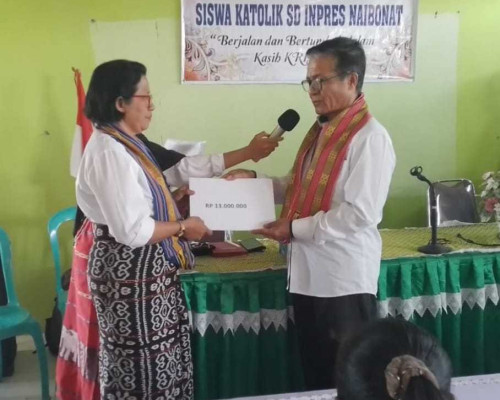Bina Iman Siswa Katolik di SDI Naibonat, Kemenag Bantu Rp13 Juta