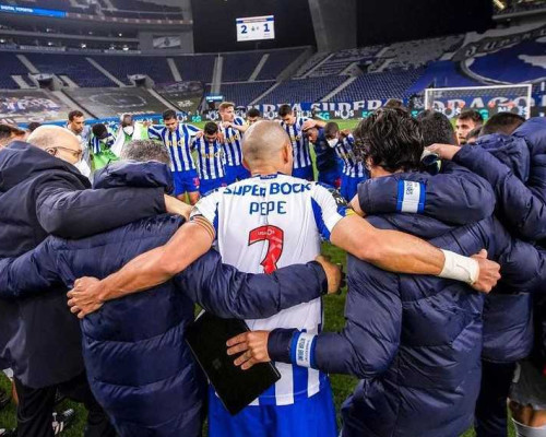 Legenda Real Madrid Gantung Sepatu