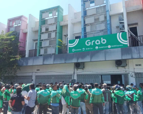 Ratusan Ojol Grab di Kupang Demo Tolak Fitur Tawar Tarif BETA 