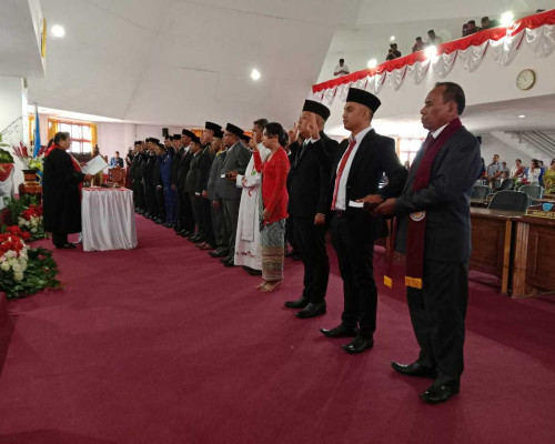 30 Anggota DPRD Kabupaten Dilantik, Kristo Efi Ketua Sementara