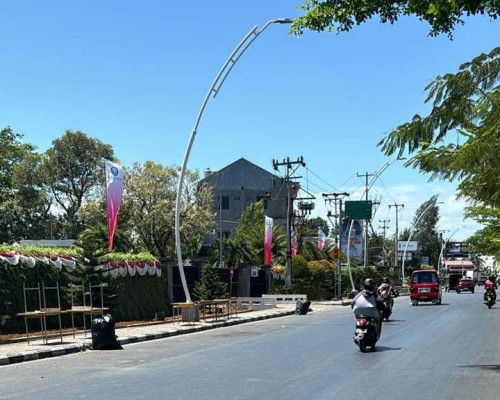 Kepala DLHK Kota Kupang Bersihkan Sampah Pukul 12.00 Wita di Lokasi Kupang Exotic Run 2024 