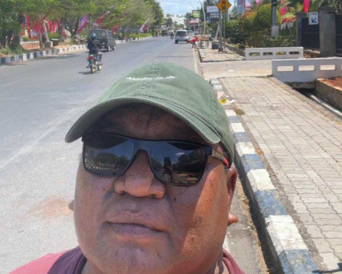 Kepala DLHK Kota Kupang Bersihkan Sampah Pukul 12.00 Wita di Lokasi Kupang Exotic Run 2024 