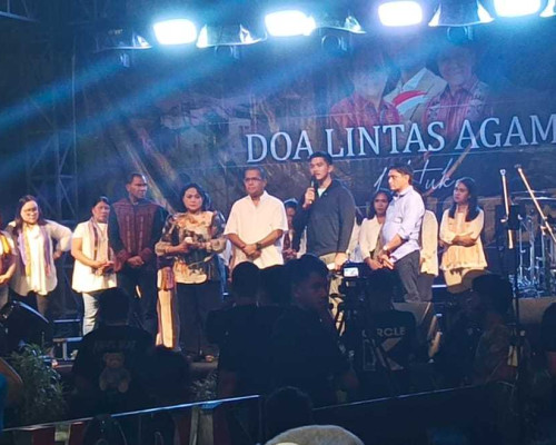 Bareng Melki - Joni, Putra Jokowi Doa Bersama Korban Letusan Gunung Lewotobi 