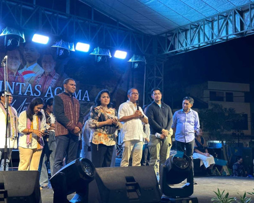 Bareng Melki - Joni, Putra Jokowi Doa Bersama Korban Letusan Gunung Lewotobi 