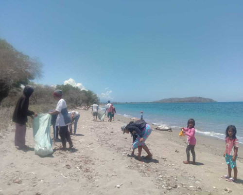 Bulan Lingkungan Hidup GMIT, Jemaat di Klasis TTU Bersihkan Pantai