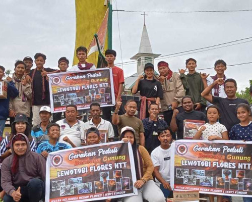 Keluarga Flores di Karimun Donasi Uang dan Pakaian Untuk Warga Korban Erupsi Gunung Lewotobi