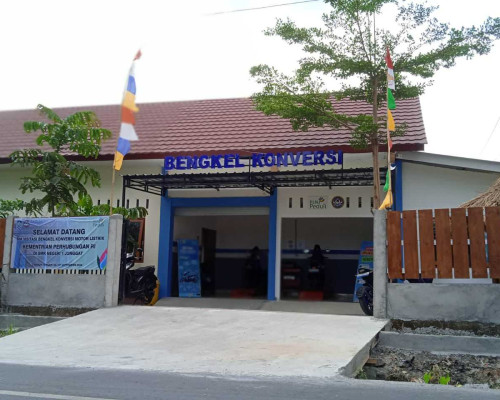 PLN Peduli Bersama SMKN 1 Jonggat, Wujudkan Bengkel Konversi Bersertifikat Kementerian Perhubungan R