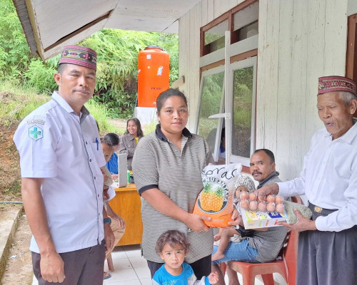 Jelang Natal, PLN UIP Nusra dan Puskemas Poco Leok Pengobatan Gratis dan Bantuan Gizi Anak Stunting