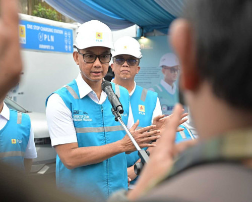 Tinjau SPKLU Bandung, Dirut PLN Pastikan Infrastruktur EV Siap Layani 24 Jam
