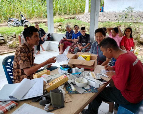 Jelang Natal, PLN UIP Nusra dan Puskemas Poco Leok Pengobatan Gratis dan Bantuan Gizi Anak Stunting