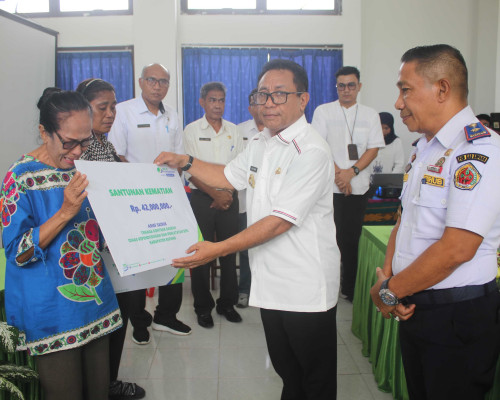 Dua Pegawai Honorer di Kabupaten Kupang Terima Santunan Kematian BPJS Ketenagakerjaan