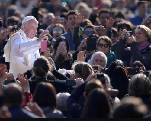 133 Kardinal Tiba di Vatikan,  Jaringan Telepon Diputus