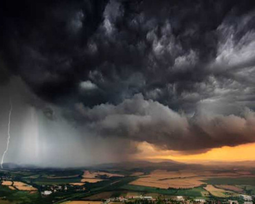 BMKG Peringatkan Potensi Cuaca Ekstrem di Bali dan NTT 