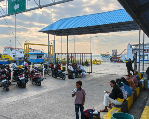 Angin Kencang dan Gombang Tinggi, Pelayaran Tujuan Rote Dibatalkan