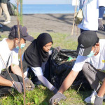 Sambut HLH Sedunia 2025, PLN UIP Nusra Gelar Bersih Pantai Loang Baloq di Sekarbela