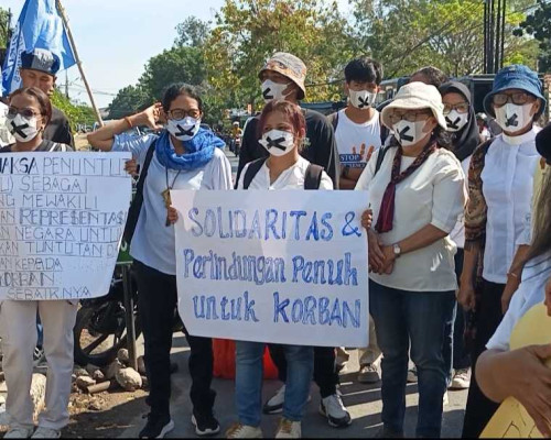 Pasal TPPO dan Narkotika Untuk Eks Kapolres Ngada Hilang, Aktivis dan Mahasiswa Demo di Pengadilan