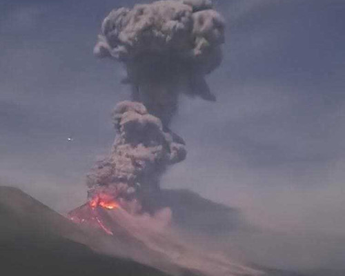 Dalam Sehari, Gunung Lewotobi Dua Kali Erupsi Dahsyat.