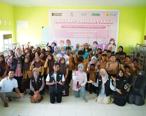 Rayakan HAN 2025, Srikandi PLN UIP Nusra Bantu Sarana KBM di SDN 2 Padak Guar