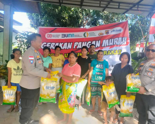 Beras Murah dari Polda NTT Diserbu Warga Jelang Kemerdekaan