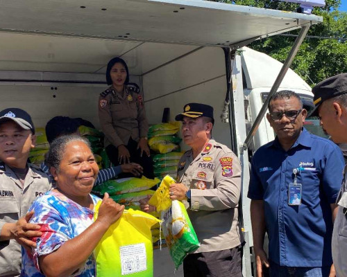 Beras Murah Diserbu Warga Larantuka, Habis Dalam Dua Jam
