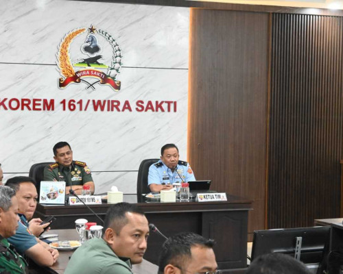 Danrem 161 Wira Sakti Dampingi Irlogitjen TNI pada Taklimat Akhir Audit