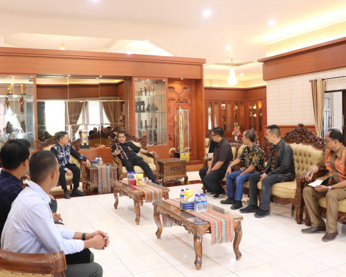 Perkuat Sinergi, PLN UIP Nusra Bahas Pengembangan EBT Bersama Gubernur NTT